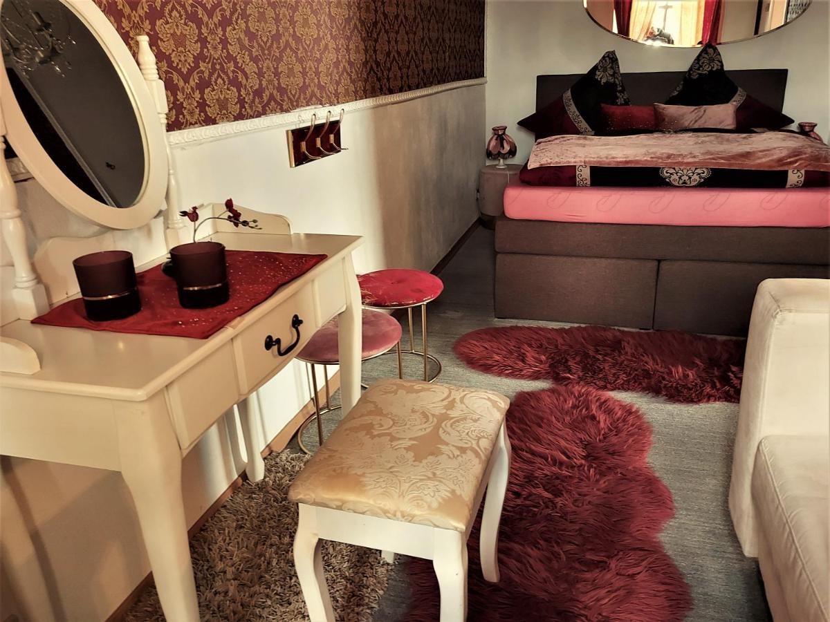 Schloss Weichs Zu Regensburg Mit 2Schlafzimmer Parkplatz Internet 75Qm Zentrum المظهر الخارجي الصورة