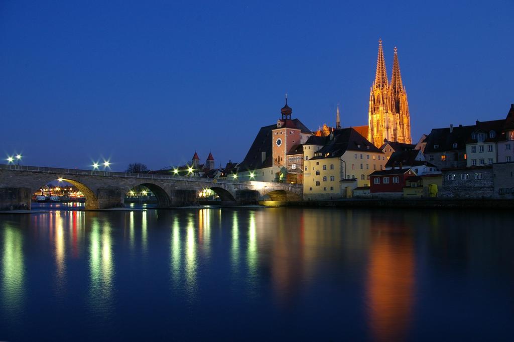 Schloss Weichs Zu Regensburg Mit 2Schlafzimmer Parkplatz Internet 75Qm Zentrum المظهر الخارجي الصورة