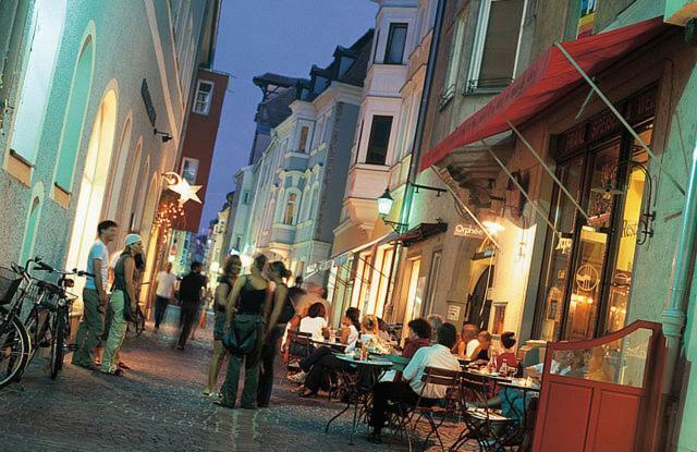 Schloss Weichs Zu Regensburg Mit 2Schlafzimmer Parkplatz Internet 75Qm Zentrum المظهر الخارجي الصورة